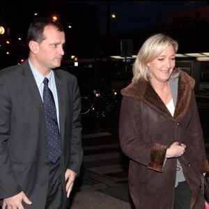 Une source du parti indique alors que Louis Aliot "est le seul à pouvoir prendre la main de Marine".

Marine Le Pen et Louis Aliot arrivant dans les locaux de BFMTV pour son débat avec Jean-Luc Mélenchon (archive)
©DOMINIQUE JACOVIDES / BESTIMAGE