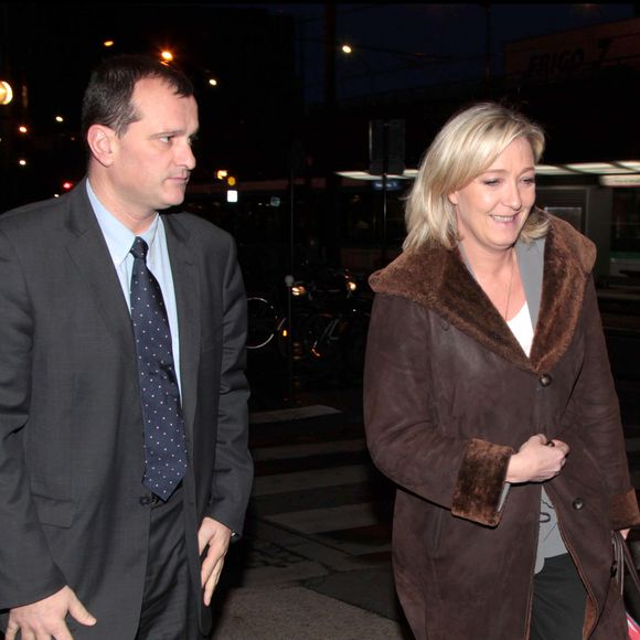 Une source du parti indique alors que Louis Aliot "est le seul à pouvoir prendre la main de Marine".

Marine Le Pen et Louis Aliot arrivant dans les locaux de BFMTV pour son débat avec Jean-Luc Mélenchon (archive)
©DOMINIQUE JACOVIDES / BESTIMAGE