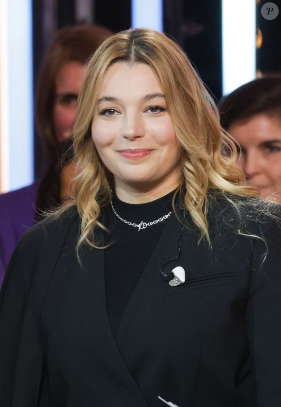 Santa a été choisie pour être la marraine de la 39e édition

Santa - Les célébrités se mobilisent pour la 38ème édition du Téléthon dans les studios de France 2 à Paris © Coadic Guirec / Bestimage