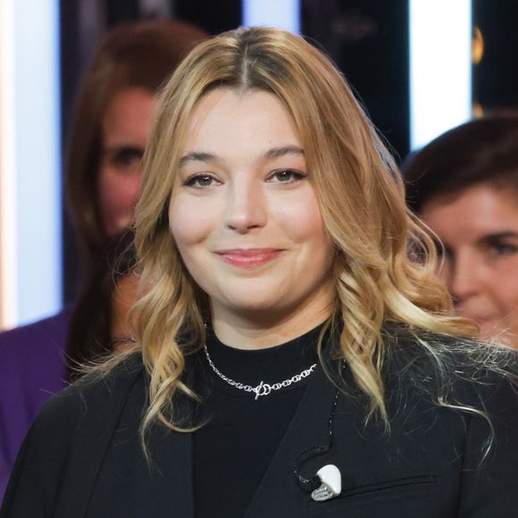 Santa a été choisie pour être la marraine de la 39e édition

Santa - Les célébrités se mobilisent pour la 38ème édition du Téléthon dans les studios de France 2 à Paris © Coadic Guirec / Bestimage