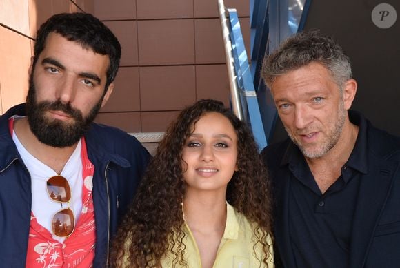 Romain Gavras, Oulaya Amamra et Vincent Cassel - Rencontre avec l'équipe du film "Le monde est à toi " sur la terrasse Unifrance lors du 71ème Festival International du Film de Cannes le 12 mai 2018. © Veeren/Bestimage