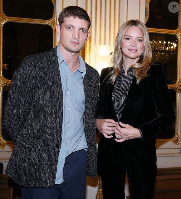 L'ancienne animatrice de M6 s'est confiée au sujet de leur couple auprès de "Fémina"

Virginie Efira, avec son compagnon Niels Schneider reçoit le French Cinema Award lors d'une cérémonie au ministère de La Culture à Paris le 12 janvier 2023.
© Jonathan Rebboah / Panoramic / Bestimage