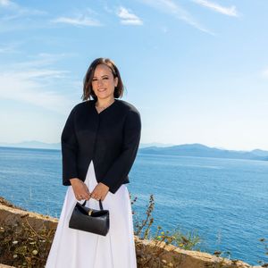 Elle n'avait pas encore 15 ans lorsqu'elle est passée sur M6
Alizée - Photocall du défilé "Le Bonheur" By Jacquemus au phare de la Pietra à l'Ile Rousse en Corse le 29 juin 2026. © Luis Sanchez / Crystal / Bestimage