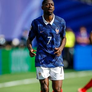 L'attaquant français Ousmane Dembélé (7) se met en position lors du match des 16e de finale de la Coupe du monde de la FIFA opposant la France à la Suède au New York New Jersey Stadium d'East Rutherford, dans le New Jersey. (Rusty Jones/Cal Sport Media/Zuma/ABACAPRESS.COM (Crédit photo : © Rusty Jones/CSM via ZUMA Press Wire/ABACAPRESS.COM)