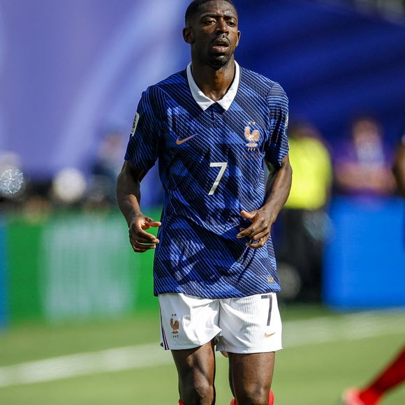 L'attaquant français Ousmane Dembélé (7) se met en position lors du match des 16e de finale de la Coupe du monde de la FIFA opposant la France à la Suède au New York New Jersey Stadium d'East Rutherford, dans le New Jersey. (Rusty Jones/Cal Sport Media/Zuma/ABACAPRESS.COM (Crédit photo : © Rusty Jones/CSM via ZUMA Press Wire/ABACAPRESS.COM)