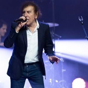 C'est dans ce cadre inspirant que l'artiste a composé l'intégralité de son tout premier album studio à succès, le célèbre J'ai dix ans.
Alain Souchon sur scène lors de la soirée de gala de la Fondation Recherche Alzheimer- Paris 2026 à l'Olympia le 30 mars 2026.
© Borde / Rindoff / Bestimage