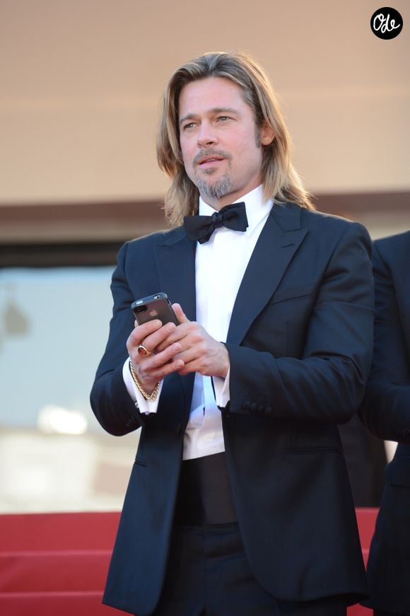 Le duo propose un vestiaire pointu mêlant le cachemire brossé et le lin, avec une règle d'or absolue : l'inclusivité.

Brad Pitt à Cannes en mai 2012.©Bestimage