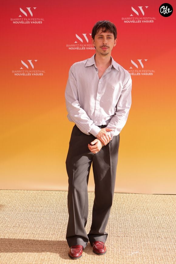 Nathan Ambrosioni, membre du Jury, au Théâtre de la Gare du Midi lors de la Cérémonie d'ouverture du Festival international du film de Biarritz - Nouvelles Vagues 2026, le 23 juin 2026. © Jean-Marc Lhomer / Bestimage