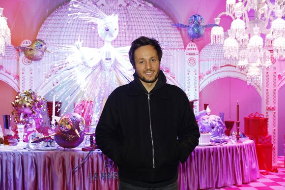 Sur son compte Instagram, le principal concerné est sorti du silence pour démentir les rumeurs.

Vianney lors de l'inauguration du 130ème Noël aux Galeries Lafayette, et des illuminations des vitrines, à Paris. Le 14 novembre 2024 © Marc Ausset-Lacroix / Bestimage