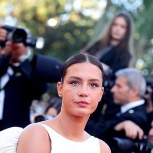 Ce sera le premier grand rôle américain de l'actrice française.
Adèle Exarchopoulos - Montée des marches du film « La bataille de Gaulle : L’âge de fer » lors du 79ème Festival International du Film de Cannes, le 20 mai 2026. © Jacovides-Moreau / Bestimage