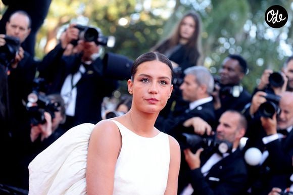Ce sera le premier grand rôle américain de l'actrice française.
Adèle Exarchopoulos - Montée des marches du film « La bataille de Gaulle : L’âge de fer » lors du 79ème Festival International du Film de Cannes, le 20 mai 2026. © Jacovides-Moreau / Bestimage