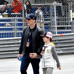 Gad Elmaleh et son fils Raphaël durant le 6eme Monaco E-Prix à Monaco, le 6 mai 2023. © Bruno Bebert/Bestimage