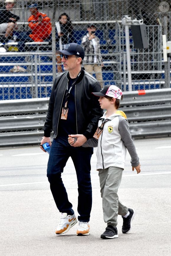 Gad Elmaleh et son fils Raphaël durant le 6eme Monaco E-Prix à Monaco, le 6 mai 2023. © Bruno Bebert/Bestimage