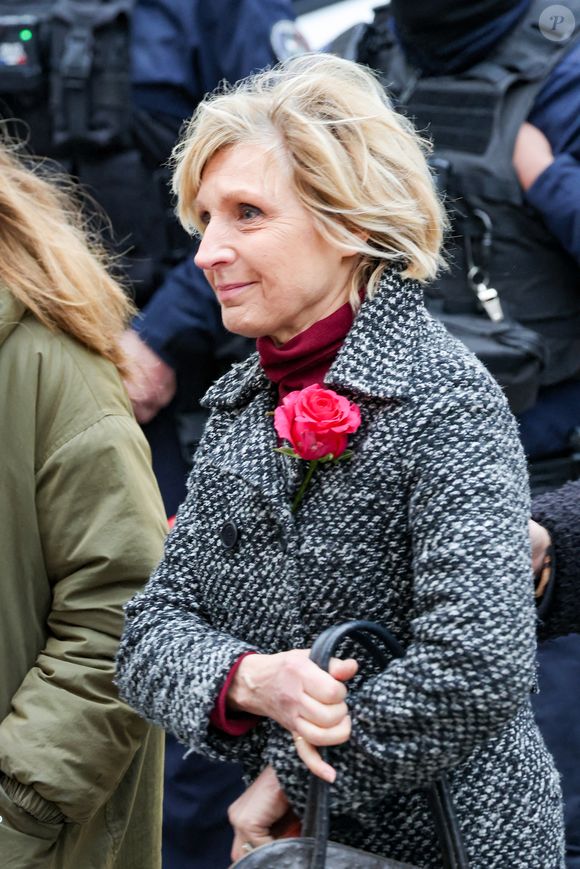 Evelyne Dhéliat - Sortie des obsèques de Catherine Laborde en l’église Saint-Roch à Paris, le 6 février 2025. Décédée le 28 janvier 2025 à l'âge de 73 ans, l'ancienne présentatrice météo de TF1 (1988 - 2017) était atteinte de la maladie neurodégénérative à corps de Lewy. 
© Jacovides - Moreau / Bestimage