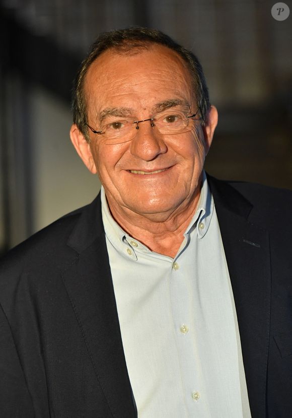 Jean-Pierre Pernaut - Jean-Pierre Pernaut et sa femme Nathalie Marquay lors de l'enregistrement de l'émission "Animaux Stars" le 23 novembre 2021, qui sera diffusée le 5 février 2022 sur la chaine Animaux. L'ancien présentateur du journal de 13h vient de révéler d'être atteint d'un cancer du poumon © Veeren/Bestimage