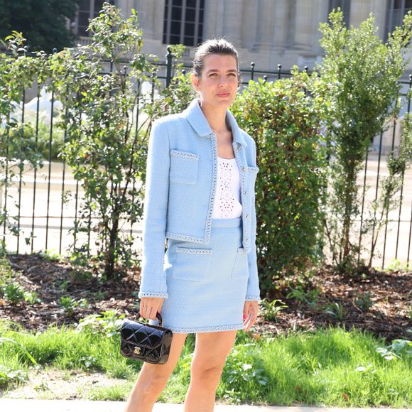 Charlotte Casiraghi - Les célébrités arrivent au défilé Chanel Collection Haute Couture Automne/Hiver 2025-2026 lors de la Fashion Week de Paris (PFW), le 8 juillet 2025. 
© Denis Guignebourg / Bestimage