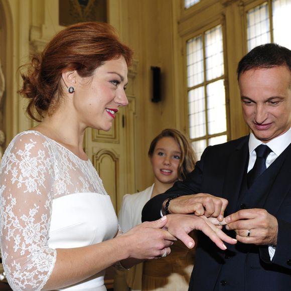 Rétro - Décès de l'actrice Emilie Dequenne à l'âge de 43 ans - Exclusif - Prix Spécial - No web - No blog - Emilie Dequenne et son époux Michel Ferracci - Mariage de Michel Ferracci et Emilie Dequenne à la mairie du 10ème arrondissement, le samedi 11 octobre 2014 à Paris.