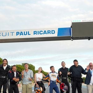 Lors de cet événement, durant la remise des prix, un chèque de 50000 euros sera remis à l'association JB#17 qui perpétue la mémoire de Jules à travers des actions concrètes en faveur des personnes victimes de lésions cérébrales graves.

Exclusif - Franck Lagorce, Camille Lacourt, Stéphane Henon, Stéphane Blancafort, Catherine Davydzenka, Arnaud Tsamère, Seb Erson, Idreau, Philippe Bianchi - 10ème édition du Marathon Karting Jules Bianchi sur le circuit Paul Ricard en soutien à l'Association Jules Bianchi le 11 septembre 2025.
© Anne-Sophie Guebey / Bestimage