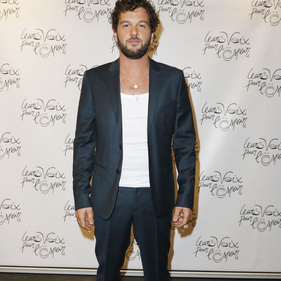 Claudio Capéo - Photocall de la 10ème édition du concert caritatif "Leurs voix pour l'espoir" au profit de la fondation ARCAD (Aide et recherche en Cancérologie Digestive) et la lutte contre le cancer du pancréas à l'Olympia à Paris le 11 octobre 2021. © Marc Ausset-Lacroix - Pierre Perusseau / Bestimage