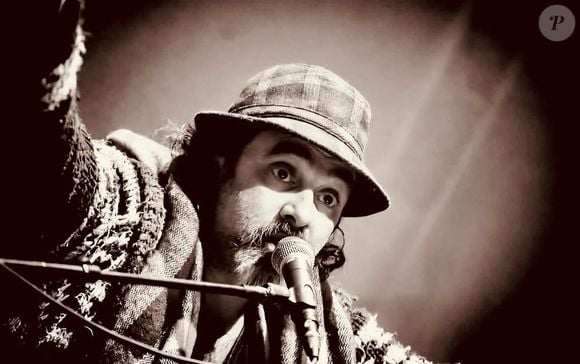 Les places de ce concert coûtent près de 400 euros.

Damien Saez en concert. Instagram/damiensaez