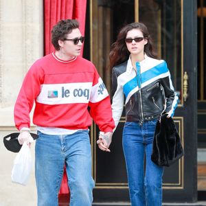 Brooklyn Beckham et sa femme Nicola Peltz aperçus dans Paris lors de la Fashion Week. © Backgrid USA / Bestimage