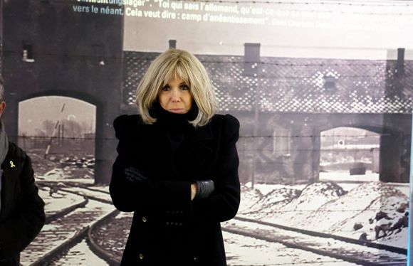 Le président Emmanuel Macron et sa femme Brigitte Macron ont visité le pavillon français. Commémorations du 80ème anniversaire de la libération du camp de concentration et d'extermination nazi d'Auschwitz-Birkenau par l'Armée rouge à Oswiecim en Pologne le 27 janvier 2025.
© Dominique Jacovides / Bestimage