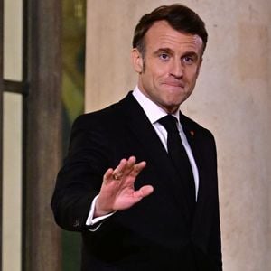Le président Emmanuel Macron accueille Mohamed Bin Zayed Al-Nahyan, Président des Émirats Arabes Unis, au palais de l'Elysée pour une signature d’accord et un dîner de travail le 6 février 2025.

© Christian Liewig / Bestimage