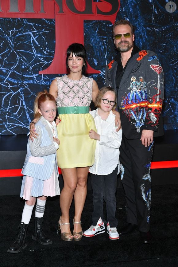 Le couple n'a pas eu d'enfant mais Lily Allen était déjà maman de deux enfants

Lily Allen et David Harbour - Photocall de la quatrième saison de la série "Stranger Things" aux Studios Netflix à New York, le 14 mai 2022.

©Europa Press / Bestimage