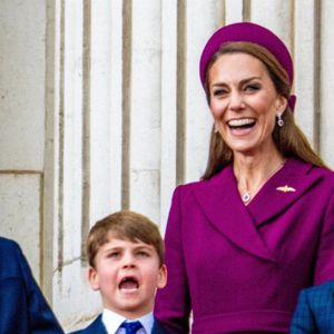 Catherine (Kate) Middleton, princesse de Galles, Le prince George de Galles, Le prince Louis de Galles, La princesse Charlotte de Galles - La famille royale britannique assiste aux célébrations du 80ème anniversaire de la fin de la Seconde guerre mondiale (VE Day) à Londres, le 5 mai 2025. Backgrid USA / Bestimage
