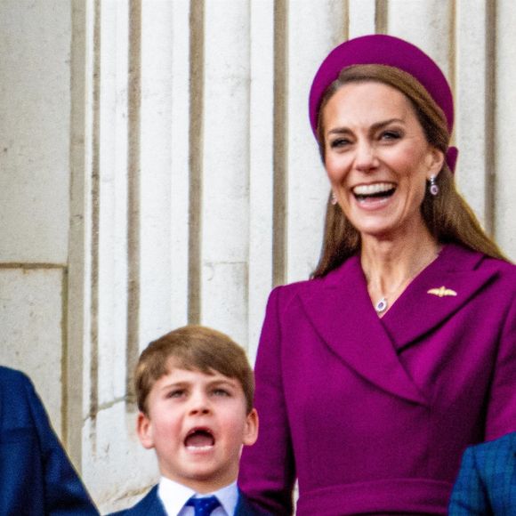 Catherine (Kate) Middleton, princesse de Galles, Le prince George de Galles, Le prince Louis de Galles, La princesse Charlotte de Galles - La famille royale britannique assiste aux célébrations du 80ème anniversaire de la fin de la Seconde guerre mondiale (VE Day) à Londres, le 5 mai 2025. Backgrid USA / Bestimage