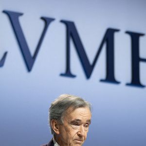 Le PDG de LVMH Bernard Arnault prononce un discours lors de la présentation des résultats financiers 2025 du groupe LVMH dans le cadre de l'assemblée générale des actionnaires à Paris le 27 janvier 2026.  Photo par Raphael Lafargue/ABACAPRESS.COM