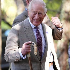 La conversation aurait eu lieu lors des préparatifs des funérailles de la princesse.

Le roi Charles III visite le parc national des Cairngorms et rencontre les personnes qui ont joué un rôle essentiel dans la maîtrise des incendies de Glenmore et d’Abernethy, qui ont ravagé plus de 3 300 hectares de terres dans les Highlands écossais, au Royaume-Uni, le 16 septembre 2026. 
Julien Burton / Bestimage