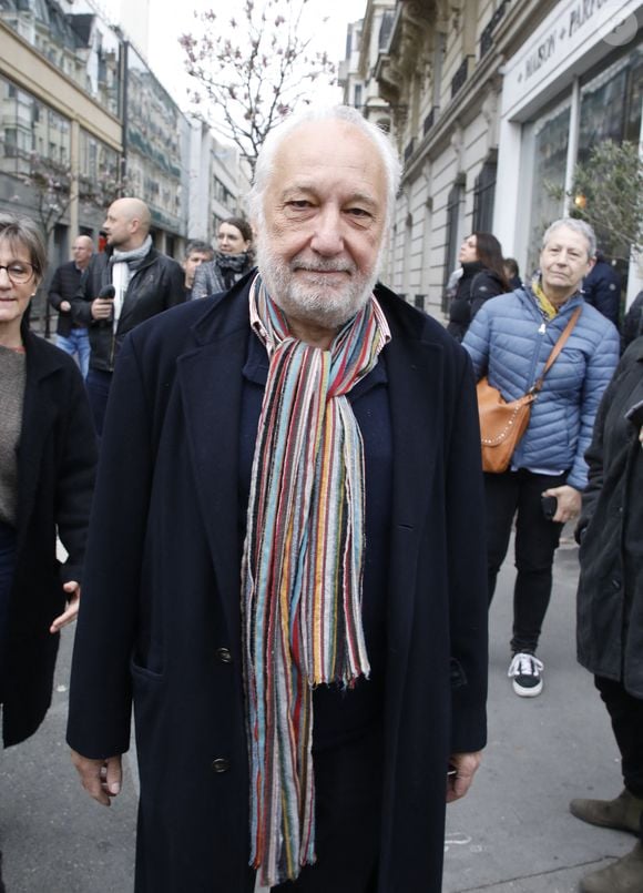 Exclusif - François Berléand à la sortie d'un enregistrement radio aux studios RTL à Neuilly-sur-Seine, France, le 21 mars 2023.