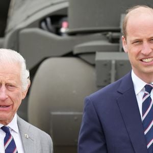 Le roi Charles III d'Angleterre remet officiellement le rôle de colonel en chef de l'Army Air Corps au prince William, prince de Galles à la base militaire Army Aviation Center de Middle Wallop, Hampshire, Royaume Uni, le 13 mai 2024. © Julien Burton/Bestimage