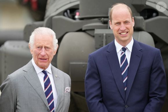 Le roi Charles III d'Angleterre remet officiellement le rôle de colonel en chef de l'Army Air Corps au prince William, prince de Galles à la base militaire Army Aviation Center de Middle Wallop, Hampshire, Royaume Uni, le 13 mai 2024. © Julien Burton/Bestimage