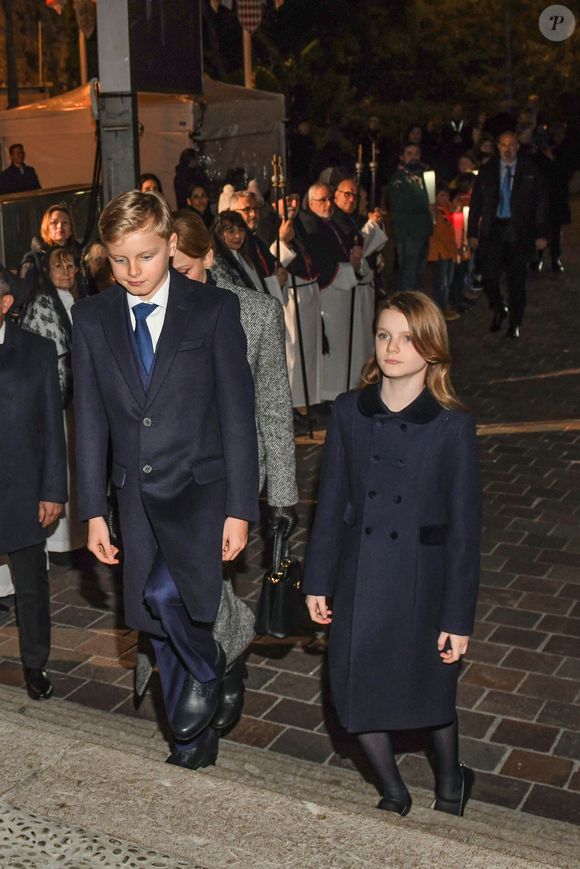 Le prince Albert II de Monaco, sa femme la princesse Charlene de Monaco et leurs enfants le prince héréditaire Jacques, marquis des Baux, et la princesse Gabriella, comtesse de Carladès, ont assisté à la célébration de la Sainte Dévote, Sainte patronne de Monaco, à Monaco le 26 janvier 2026. Ici, à l'église Sainte Dévote pour la messe avant le traditionnel embrasement de la barque sur le Quai Antoine 1er. © Bruno Bebert / Bestimage