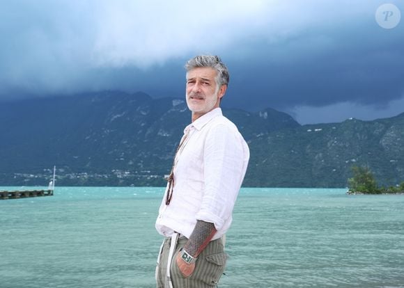 Exclusif - Stéphane Blancafort (Ici Tout Commence) pose lors du Festival du Cinéma Francais et de la gastronomie d'Aix-les-Bains, France, le 4 juin 2025. © Denis Guignebourg/Bestimage