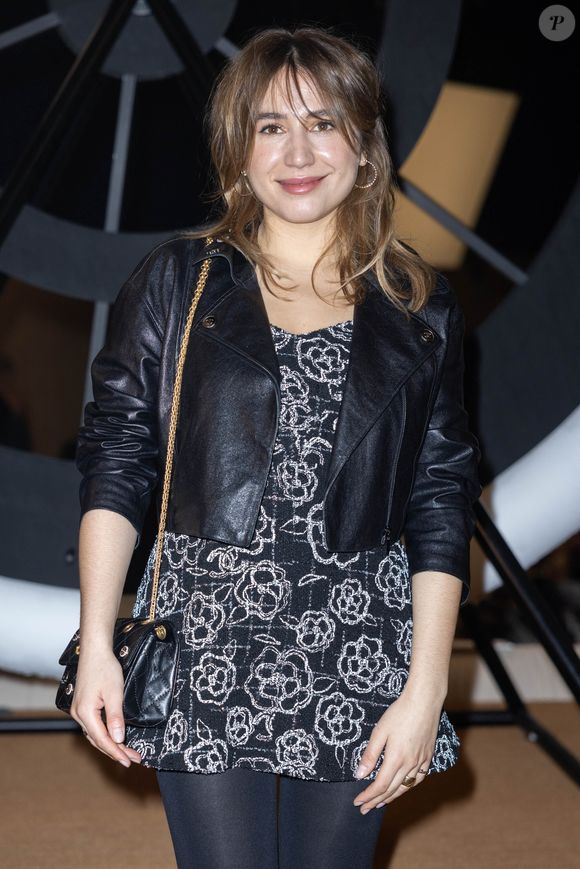 Izia Higelin - Photocall du 2ème défilé de mode Haute-Couture 2022 "Chanel" au Grand Palais Ephémère à Paris. Le 25 janvier 2022
© Olivier Borde / Bestimage