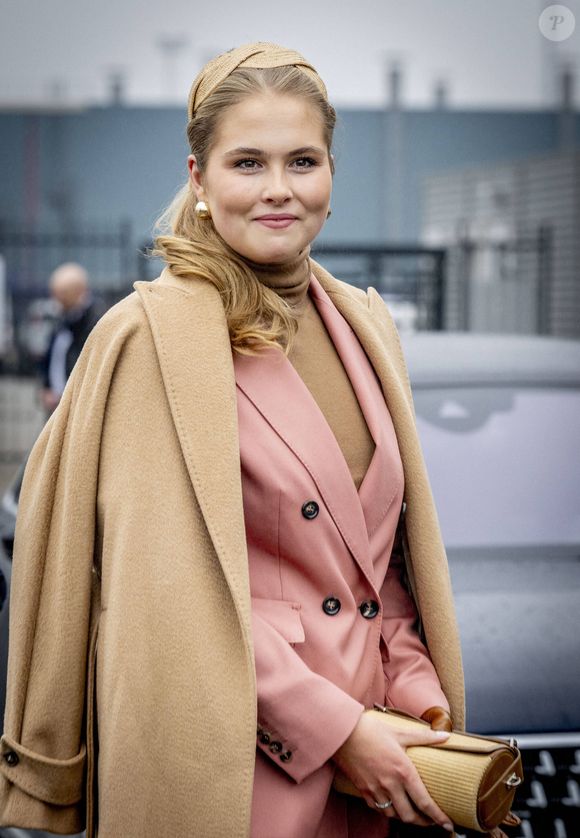 Ainsi que la princesse Catharina-Amalia des Pays-Bas

La princesse Catharina-Amalia des Pays-Bas, baptême du navire de soutien au combat " Den Helder " à Flessingue, Pays-Bas, 22 février 2025. ( DANA-No : 02585852 )