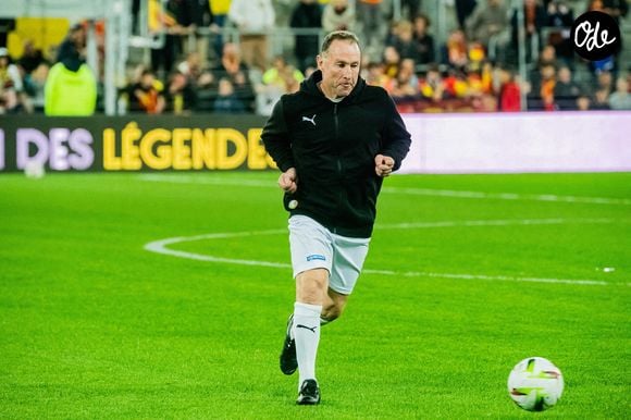 Jean Pierre Papin - Match caritatif opposant les anciens du RC Lens à la Team Légendes (4 - 3), au profit de l’association « Un sourire, un espoir pour la vie », à Lens, le 31 octobre 2023. Des influenceurs et des créateurs de contenu, entre autres, ont également participé à cette rencontre. 
© Baptiste Autissier / Panoramic / Bestimage