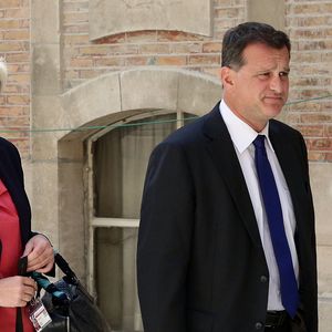 Mariage - Louis Aliot, ex-compagnon de M. Le Pen, va se marier avec Véronique Lopez le 16 juillet - Marine Le Pen et son compagnon Louis Aliot - Députés et sénateurs arrivant lors de la réunion du Parlement en Congrès au château de Versailles, le 3 juillet 2017. © Stéphane Lemouton/Bestimage
