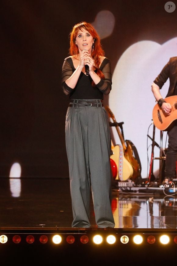 Zaz ne souhaite pas se servir de ses revenus pour son plaisir personnel.

Zaz Chante "S'il suffisait d'aimer" lors de l'émission "Unis face au séisme" à l'Olympia diffusée en direct sur France 2 le 14 mars 2023. © Christophe Clovis/ Cyril Moreau /  Bestimage