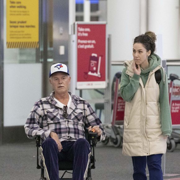 Eric Dane est aperçu en fauteuil roulant à la sortie de l'aéroport international de Toronto. L'acteur américain de 52 ans, star d'Euphoria, s'est engagé à poursuivre son travail et son combat contre la SLA. Photo par The ImageDirect / Bestimage