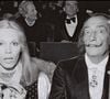 Toutefois, ces derniers ont usé d'un stratagème pour proposer à Yoko Ono...
Amanda Lear et Salvador Dali au concert de Liza Minnelli à Paris en 1972