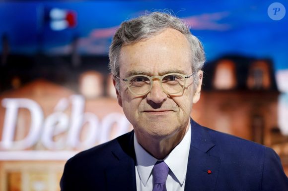 L'Arcom a réagi à cette information, se voulant rassurante et assurant que tout était sous contrôle.

Roch-Olivier Maistre, président de l'Autorité de régulation de la communication audiovisuelle et numérique - Débat télévisé entre les deux candidats en finale de l'élection présidentielle 2022 Emmanuel Macron pour LREM et Marine Le Pen pour le RN le 20 avril 2022.

© Ludovic Marin / Pool / Bestimage