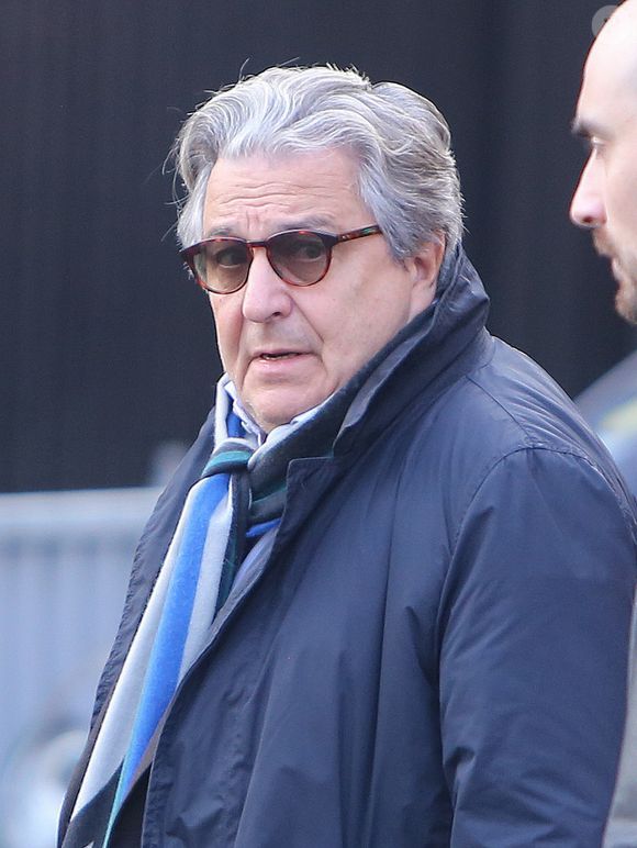Exclusif - Christian Clavier arrive à la station de radio RTL à Paris le 17 décembre 2019. © Jonathan Rebboah / Panoramic / Bestimage