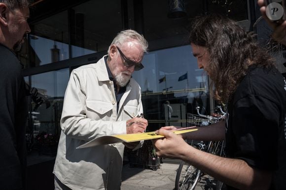 Brian May et Roger Taylor (du groupe Queen) à la sortie du "Grand Hotel" à Stockholm, le 21 juillet 2022. TTNews / Bestimage