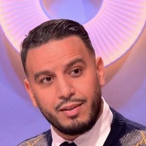 Houssem Loussaief présente l'émission "Les Maternelles XXL", diffusée sur France 5.
 
Capture d'écran de l'émission "Les Maternelles XXL" diffusée sur France 5.