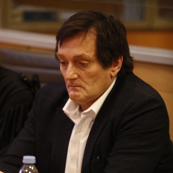 Et désormais, on apprend que sa sécurité a été mise en danger, comme révélé dans l'émission C'est l'hebdo d'Aurélie Casse (France 5). 




Pierre Palmade au tribunal de Melun avec ses avocats pour son procès pour blessures involontaires à la suite d'un accident de la route en février 2023 dans lequel sa voiture a percuté un autre véhicule à Melun.
Le 20 novembre 2024.

© Christophe Clovis / Bestimage