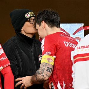 La famille princière monégasque s’est rendue au stade Louis-II pour assister à la sixième édition de la Fight Aids Cup

La princesse Stéphanie de Monaco et son fils Louis Ducruet durant la sixième édition de la Fight Aids Cup, un match de football caritatif au stade Louis II à Monaco© Bruno Bebert / Bestimage